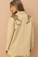 Load image into Gallery viewer, Cargo Pocket Front Sequin Tiger Utility Jacket