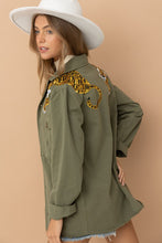 Load image into Gallery viewer, Cargo Pocket Front Sequin Tiger Utility Jacket