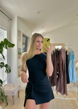 Load image into Gallery viewer, Black | wrap dress
