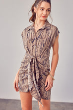 Load image into Gallery viewer, PRINT FRONT TIE DRESS
