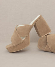 Load image into Gallery viewer, Carmen - Chunky Platform Mule Heel
