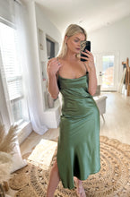 Load image into Gallery viewer, Emerald green | Satin midi dress
